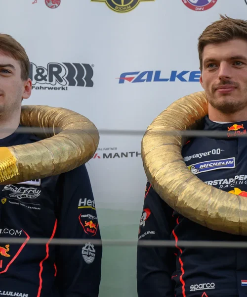 Max Verstappen: anche il campione di Gran Turismo è sbalordito. Foto