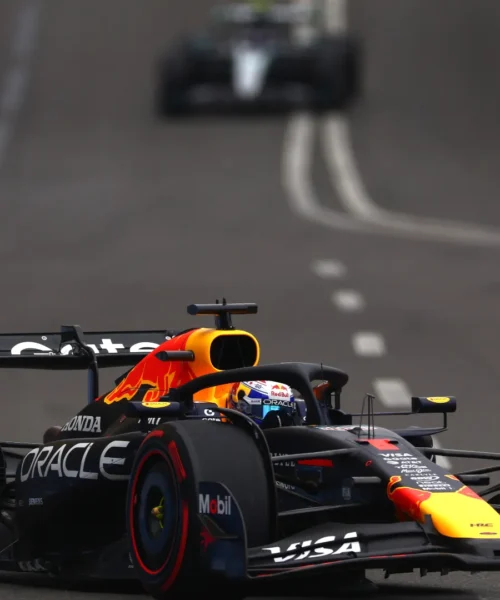 F1, GP Azerbaigian, qualifiche pazze a Baku: Verstappen in pole, disastro Ferrari e McLaren