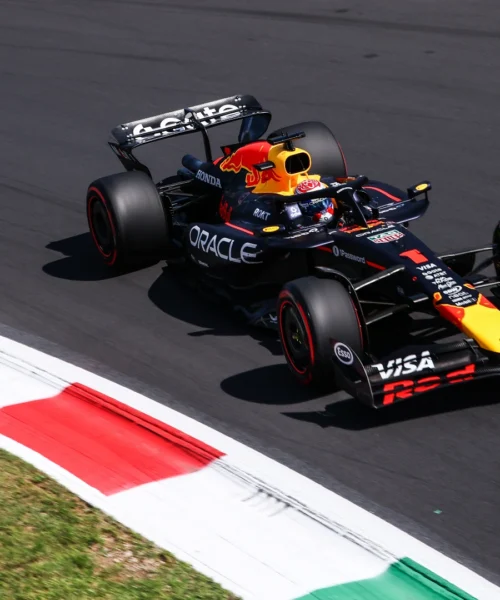 F1: Max Verstappen conquista la pole a Monza, seconda fila per Charles Leclerc