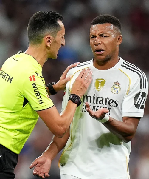 Kylian Mbappé irrequieto, i tifosi sono furiosi con lui. Le immagini
