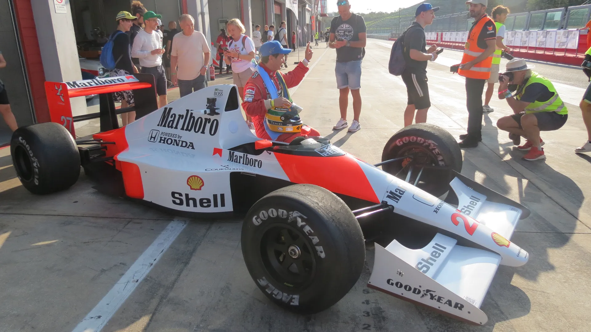 La McLaren MP4/5B del 1990 utilizzata nella serie Netflix debutta davanti al pubblico durante l'Historic Minardi Day 2025.