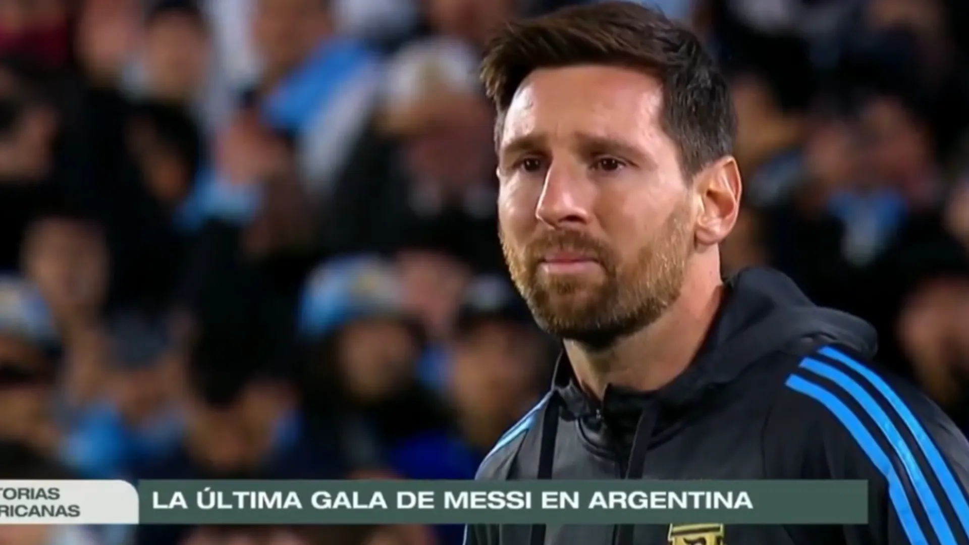L'attaccante campione del mondo del 2022 non ha trattenuto le lacrime prima dell'inizio della partita