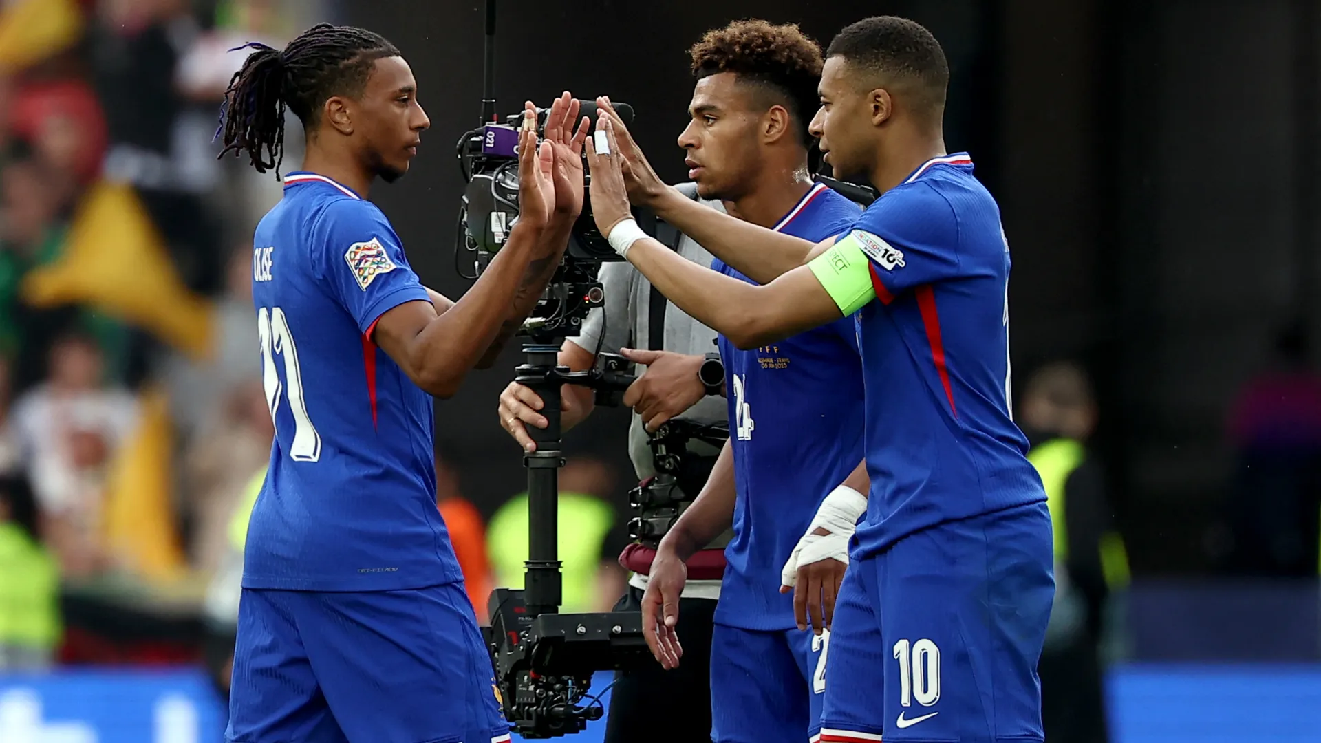 Mbappé pare abbia parlato anche con Olise direttamente nel ritiro della Francia
