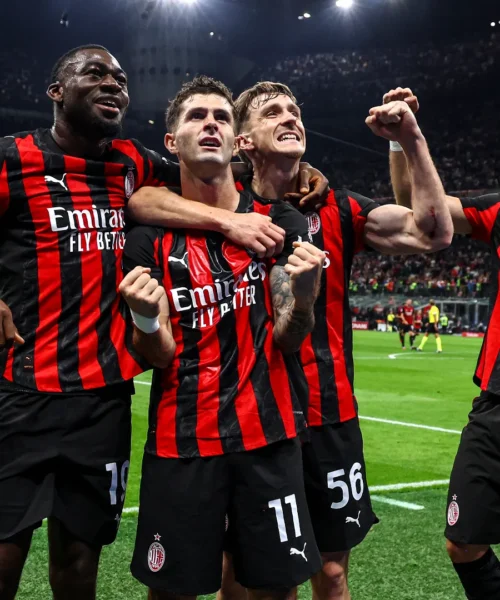 Milan in testa, Napoli battuto e agganciato
