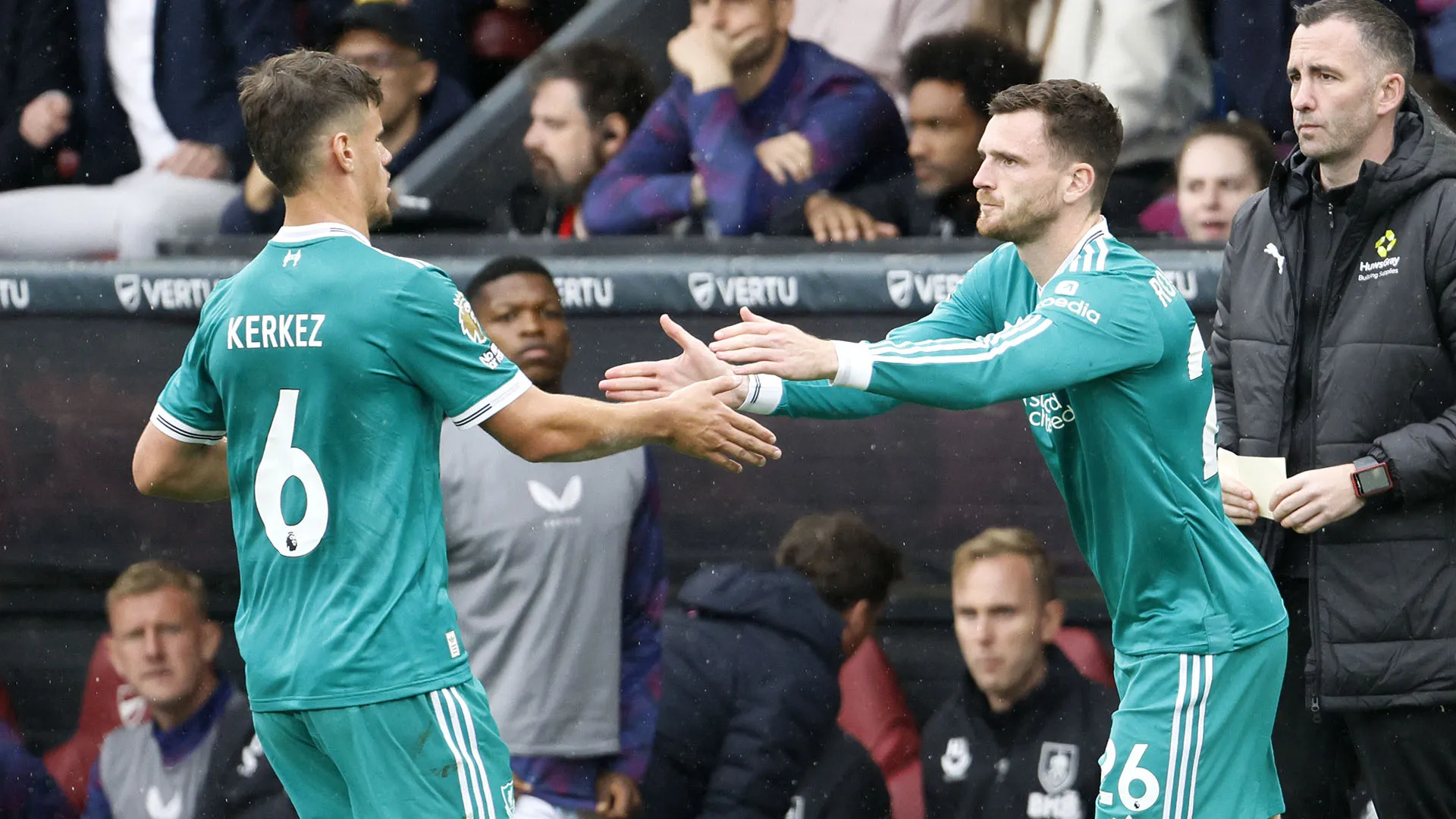 Partita decisamente negativa quella di Milos Kerkez contro il Burnley
