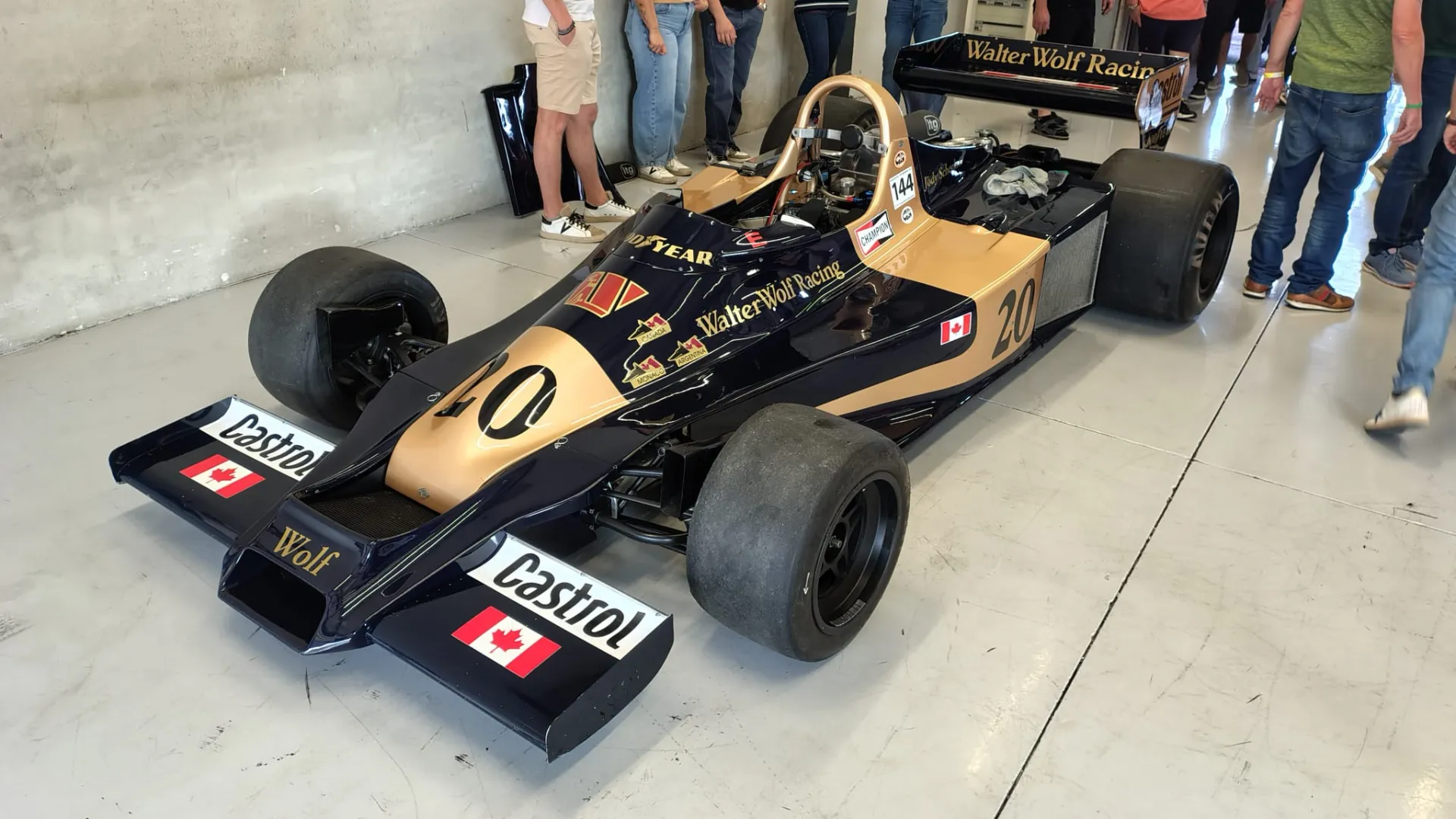 Una Wolf WR1 del 1977 fa bella mostra di sé