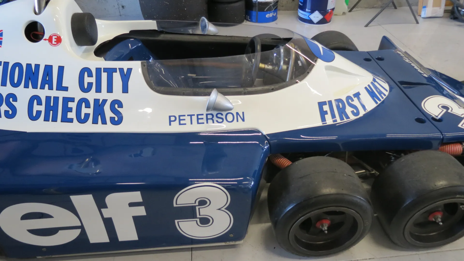 Non poteva mancare la mitica Tyrrell a 6 Ruote... 