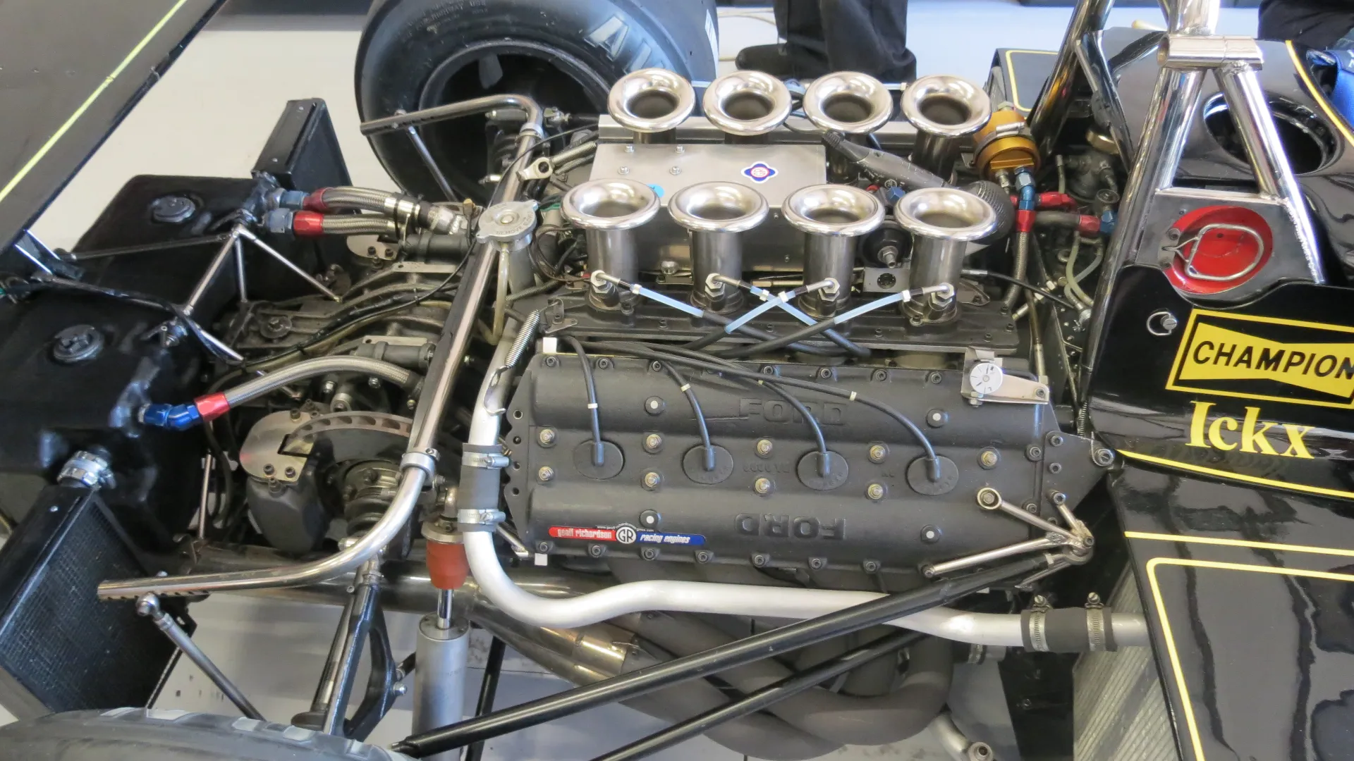 ... Ickx corse per la scuderia britannica nel 1974 e nel 1975