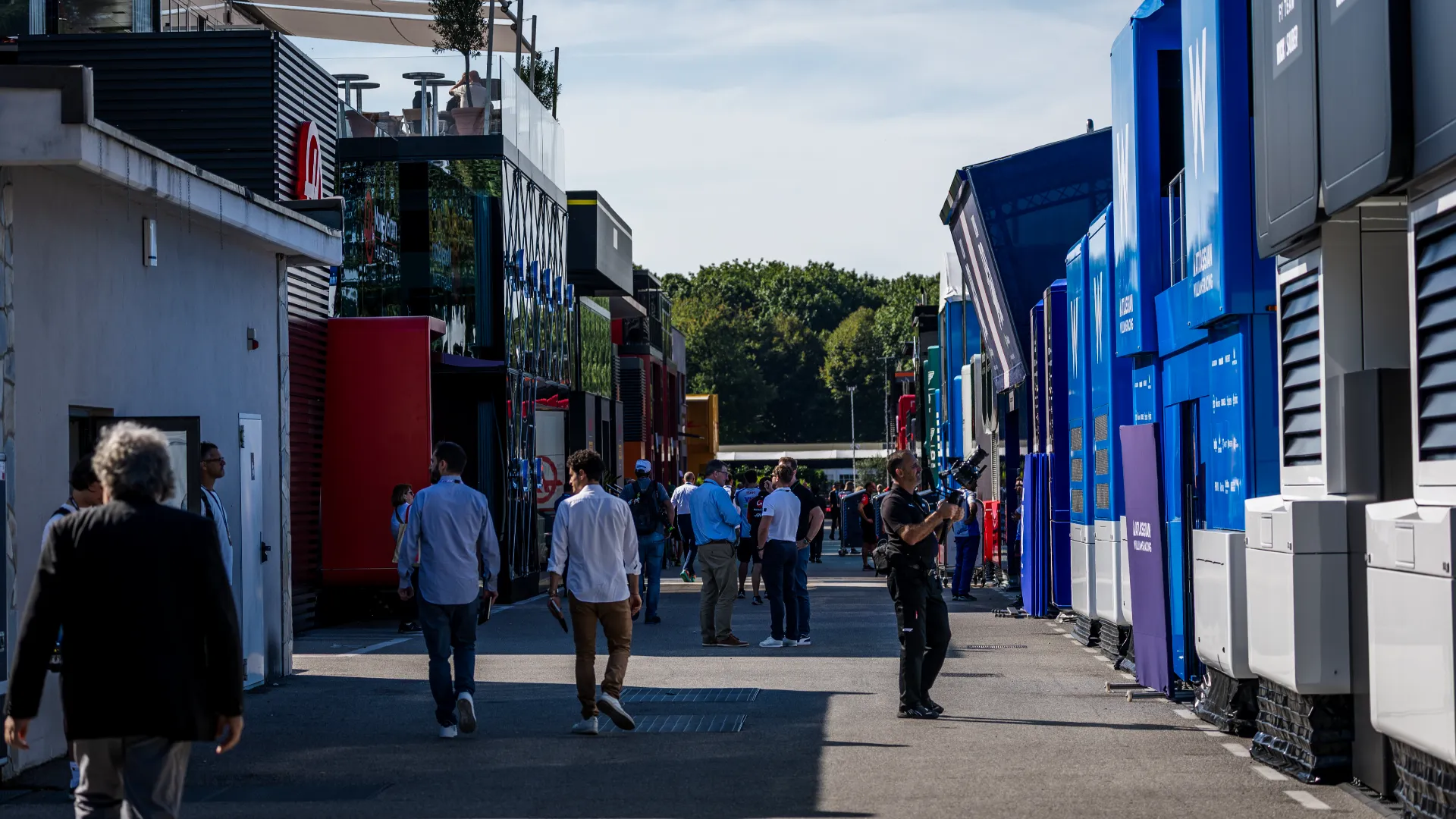 I paddock si stanno riempiendo