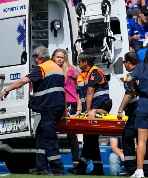 Viso coperto di sangue: ambulanza in campo per Nacho Vidal. Foto