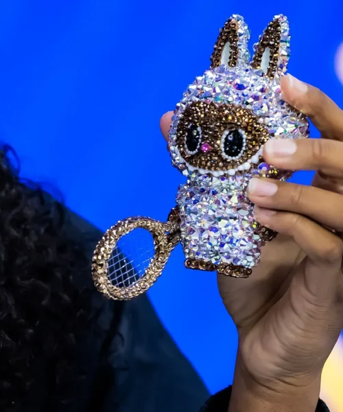 Fan impazziti per i pupazzetti di Naomi Osaka: le immagini