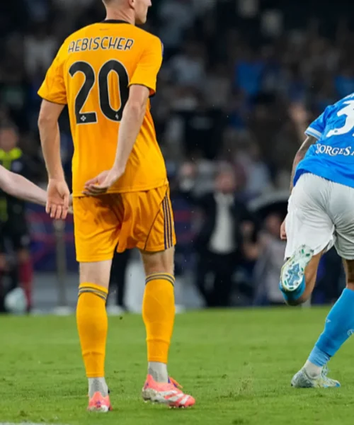 Napoli, prima fuga scudetto: tris al Pisa per il poker di vittorie