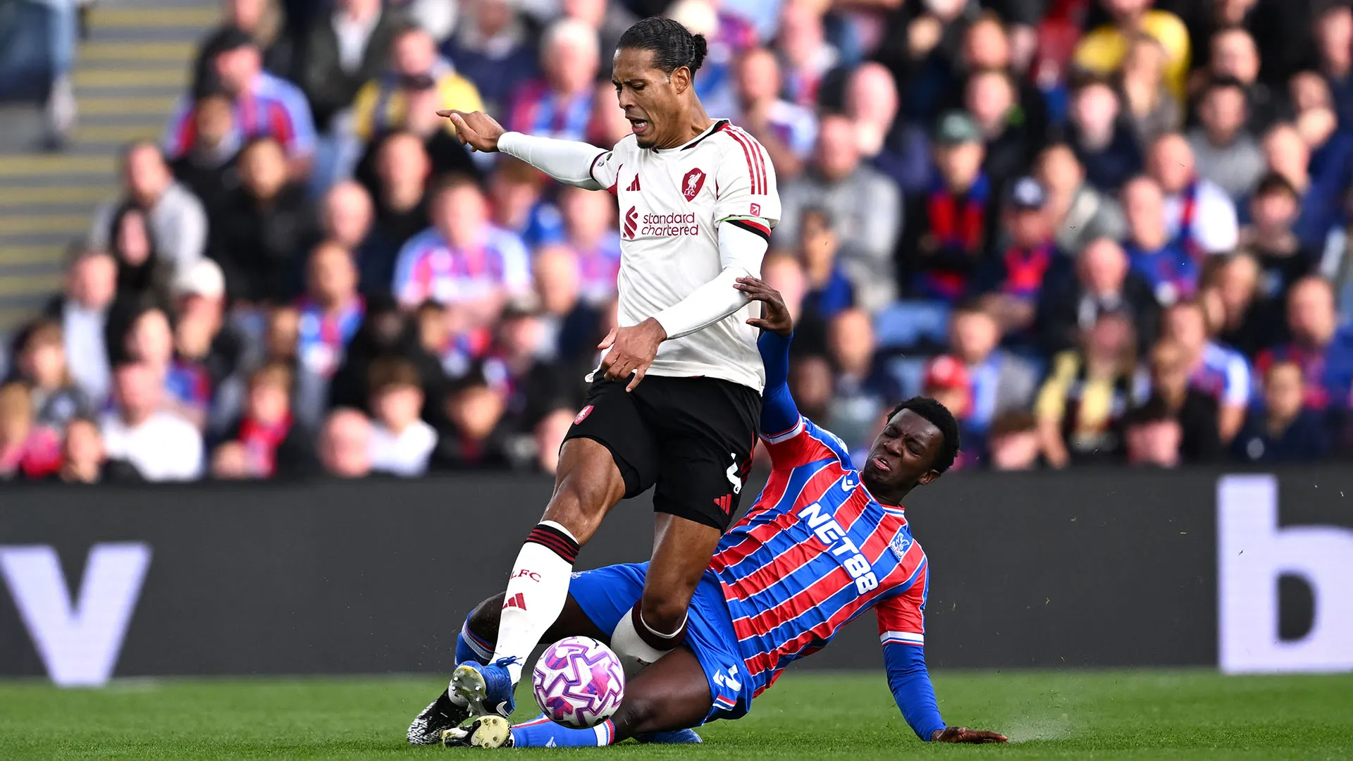Il calciatore del Crystal Palace ha rischiato tantissimo
