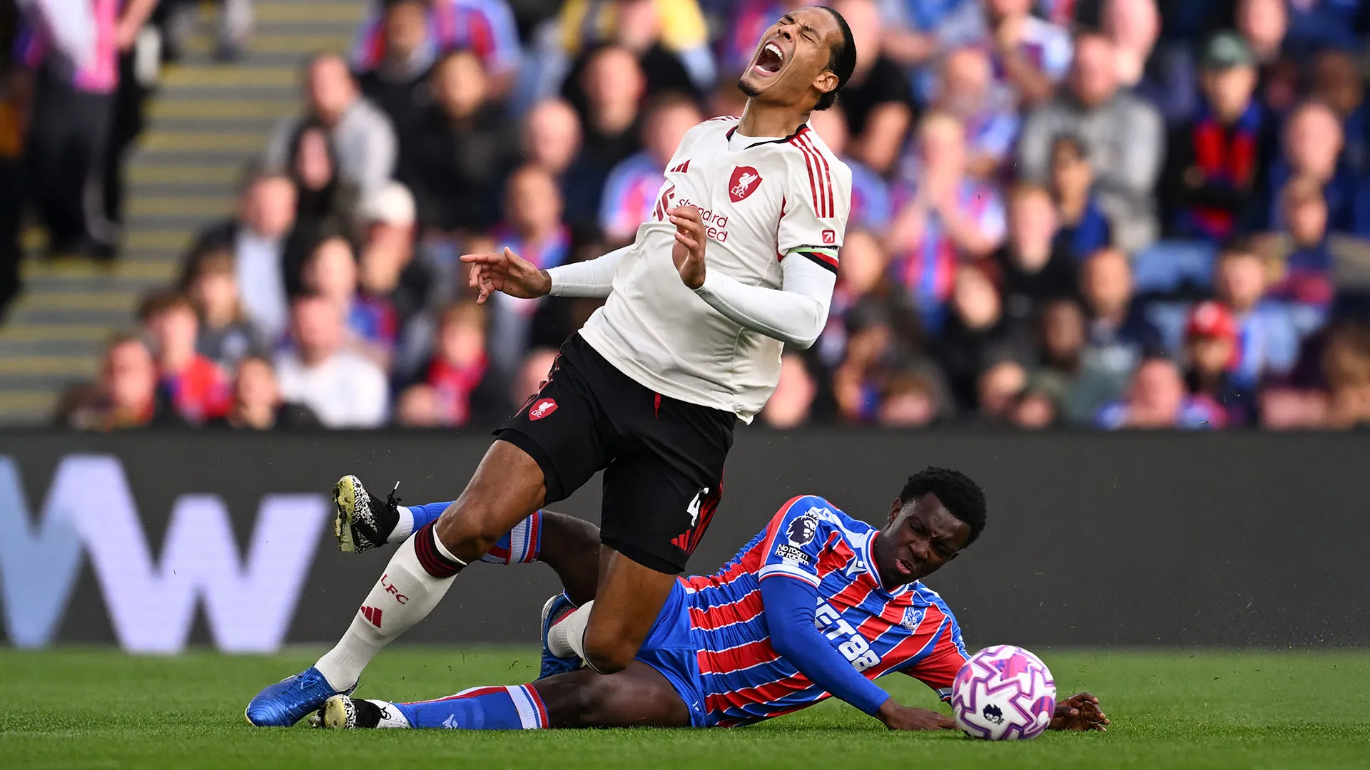 Virgil van Dijk urla dal dolore: le foto
