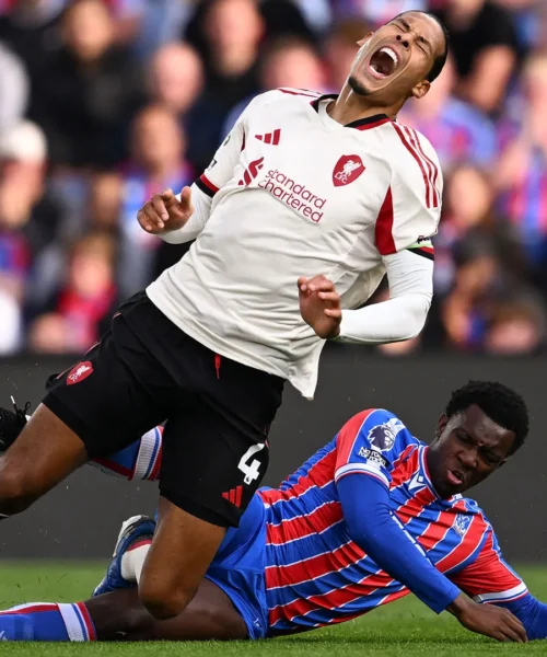 Virgil van Dijk urla dal dolore: le foto del bruttissimo fallo