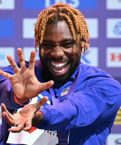 L’esultanza Noah Lyles fa il giro del mondo: immagini