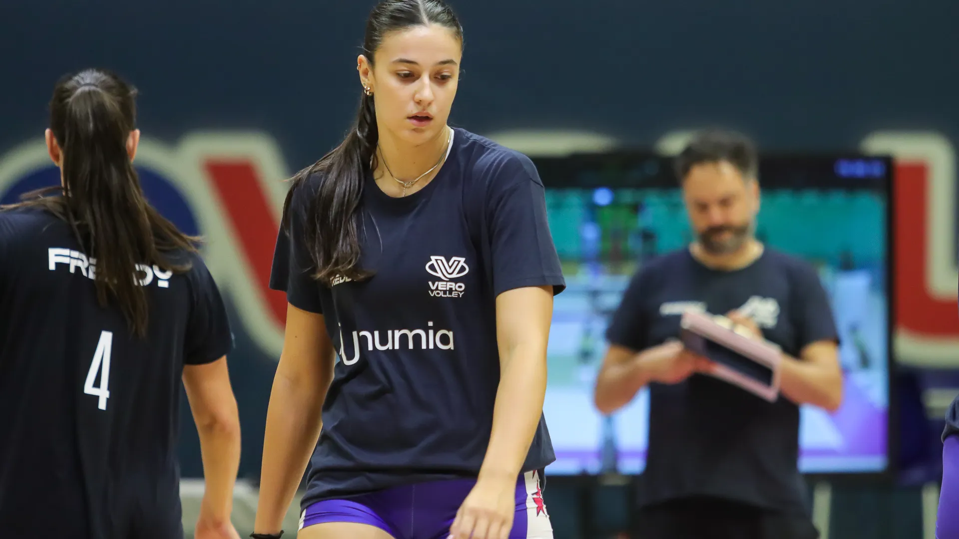 Sempre venerdì 26 settembre alle ore 11:30, presso il Cinema di Courmayeur, andrà in scena “The World on Court” la presentazione dell’81^ edizione del campionato di Serie A Tigotà – trasmessa in diretta su Rai Sport – che darà ufficialmente il via a questa due giorni di competizione. 