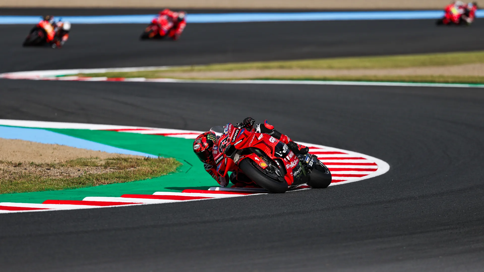 "Sono tornato a fare quello che mi piace: ringrazio tutto il mio team che ha fatto un lavoro incredibile per consegnarmi una moto fantastica" ha detto dopo la gara
