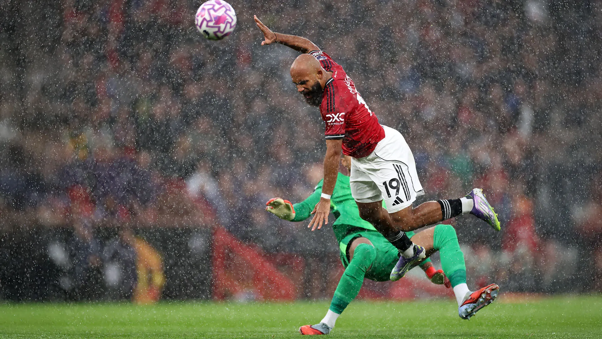 Fortunatamente per loro, anche il Manchester United ha giocato parte della gara in 10 dopo l'espulsione di Casemiro al minuto 45

