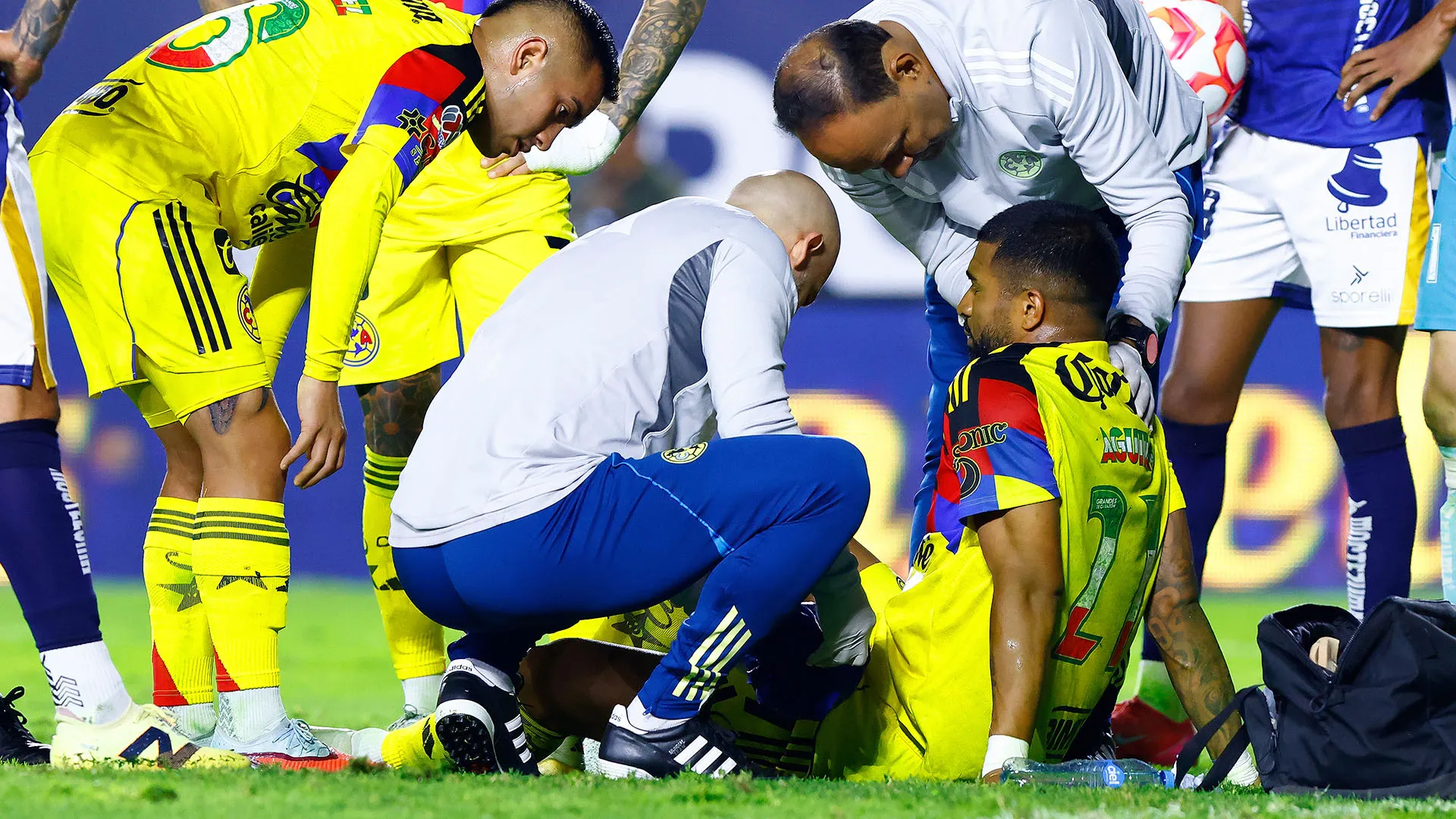 Disavventura per Rodrigo Aguirre durante il match contro il San Luis
