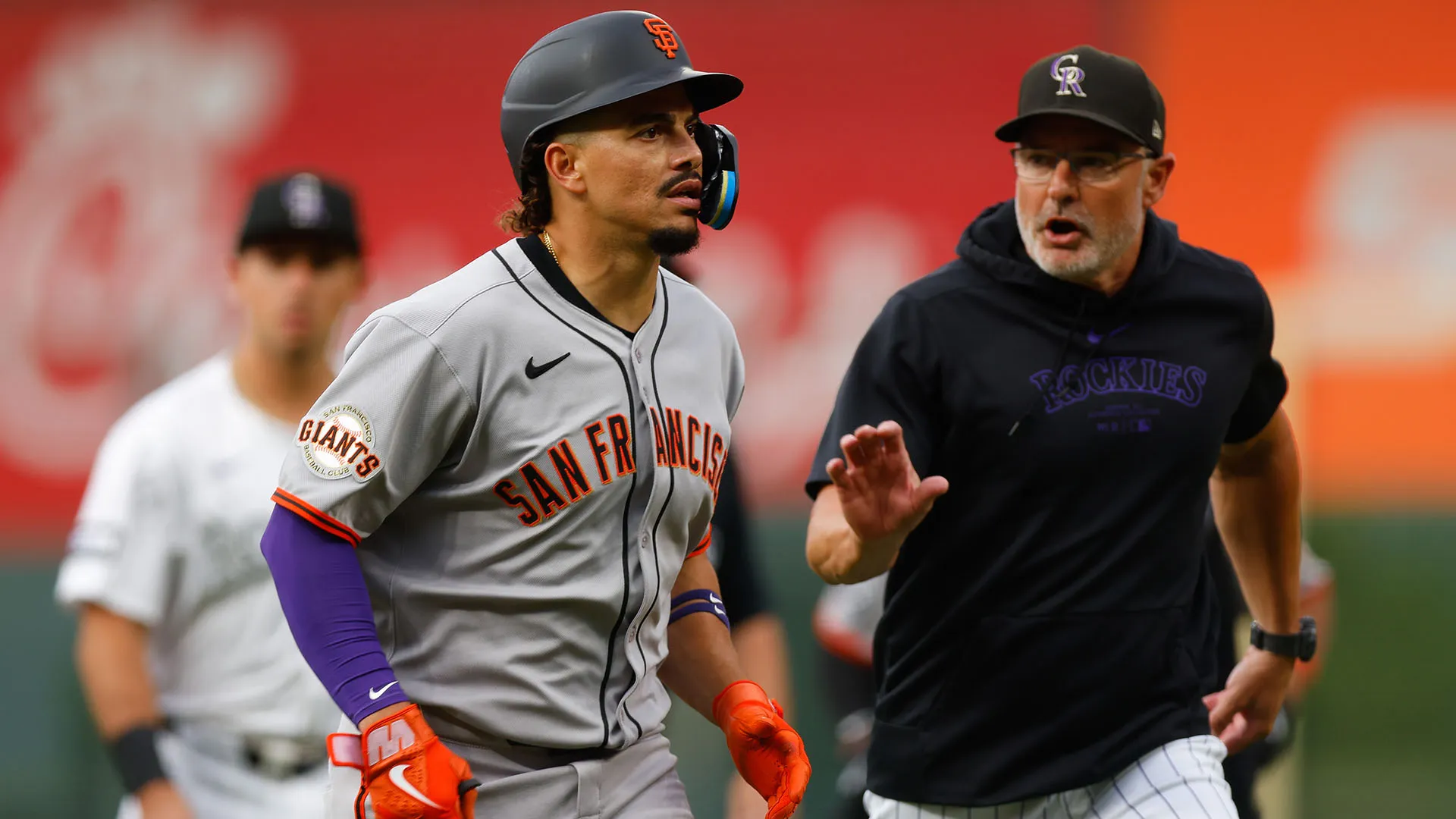 Momenti di tensione durante il match tra San Francisco Giants e Colorado Rockies
