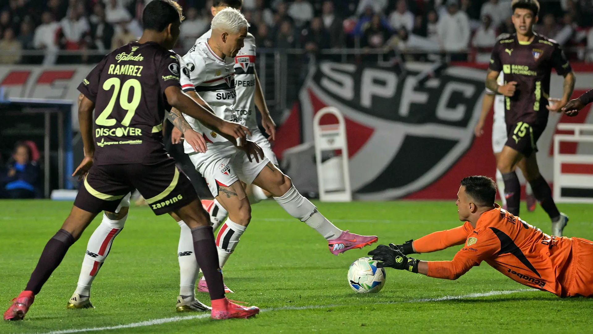 Il portiere si è infortunato durante la  sfida tra Sao Paulo e LDU Quito