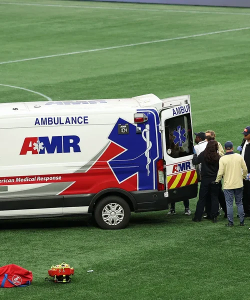 Savannah DeMelo collassa in campo: arriva l’ambulanza. Foto