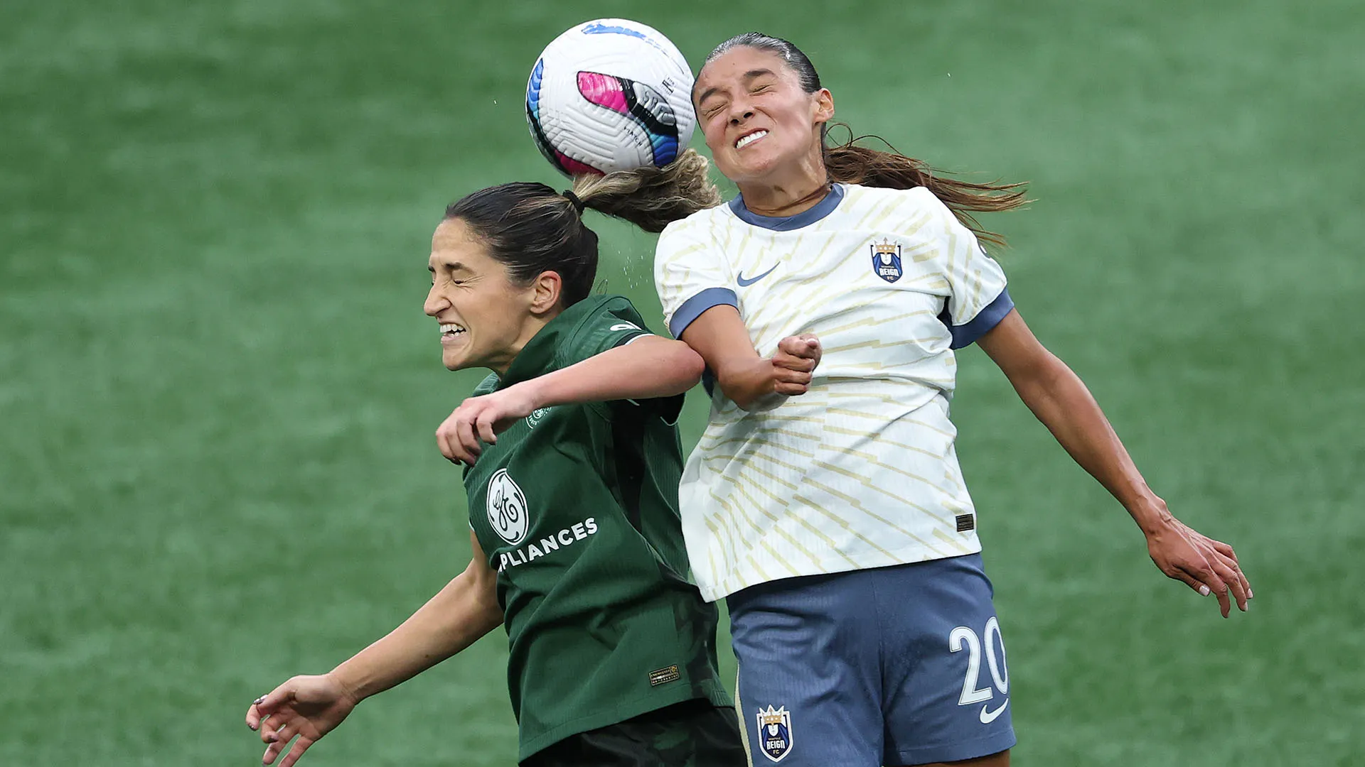 Auguri di pronta guarigione a Savannah DeMelo!