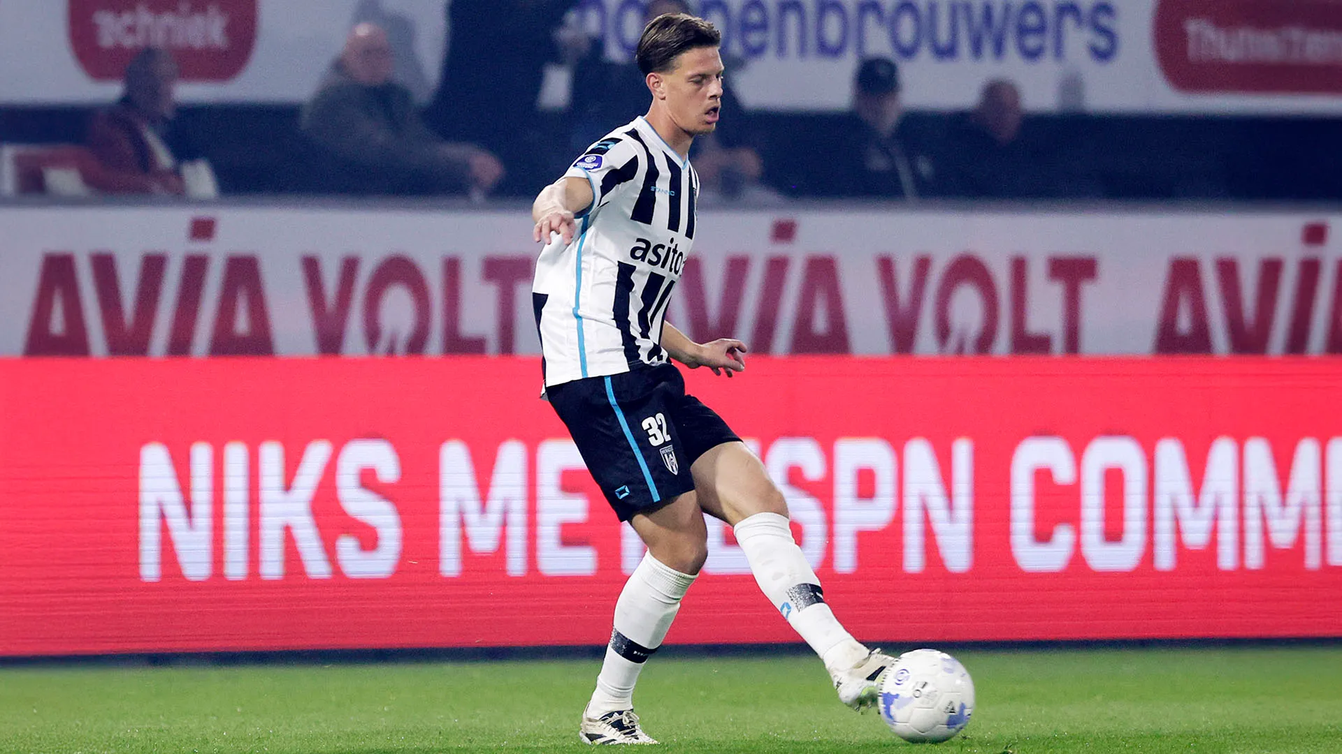 Giornata amara per Sem Scheperman, che si è infortunato nel corso del match tra Heracles Almelo e Sparta Rotterdam