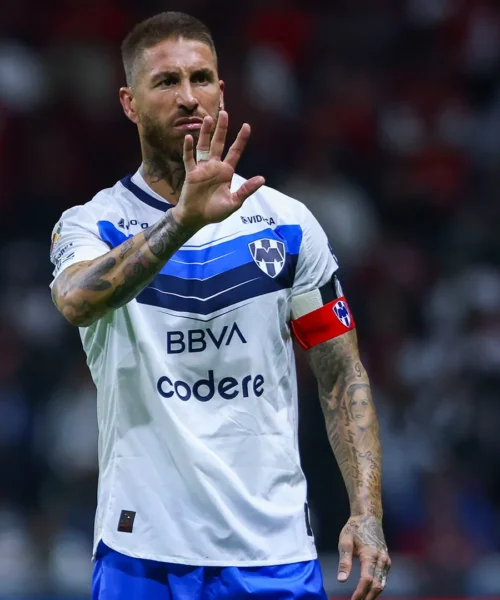 Mercato Milan, Sergio Ramos si propone ma c’è un grosso problema