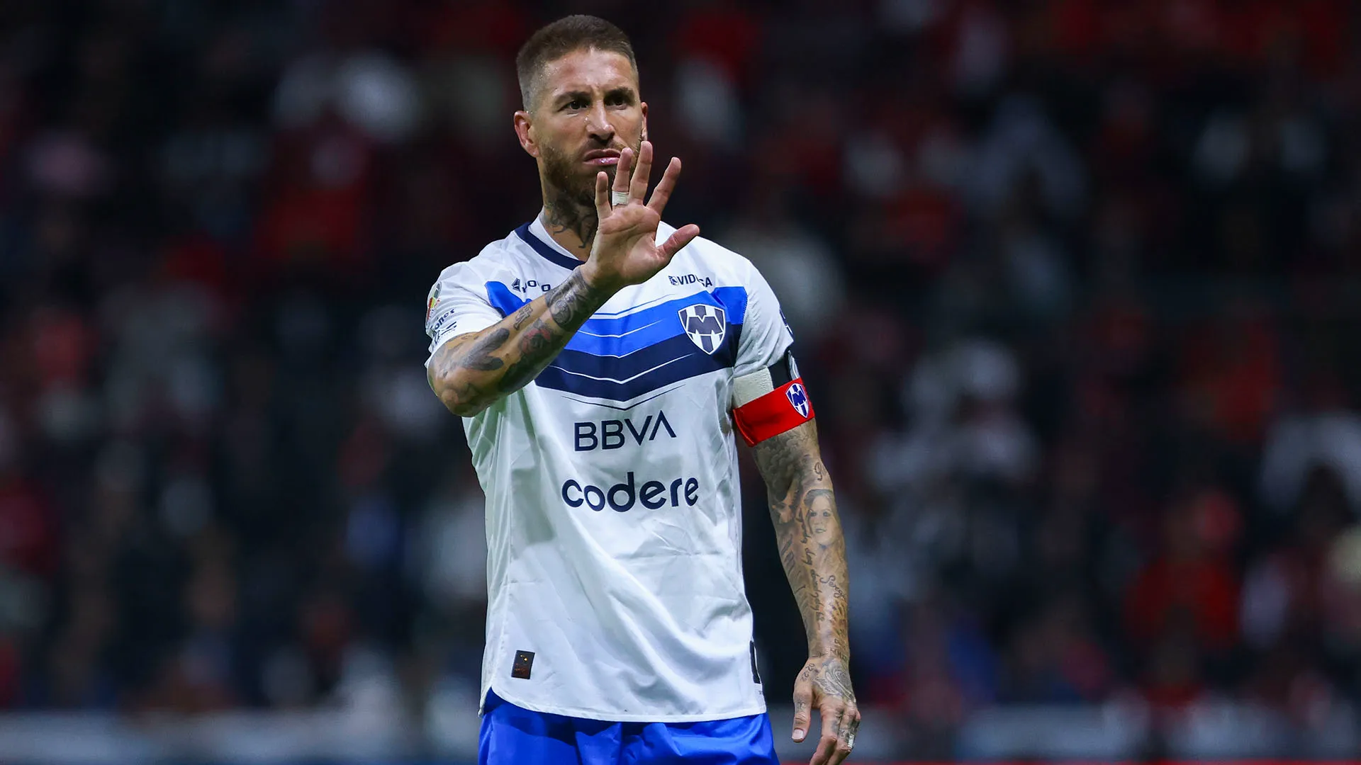 A fine partita l'ex Real Madrid si è scusato con i compagni e con i tifosi