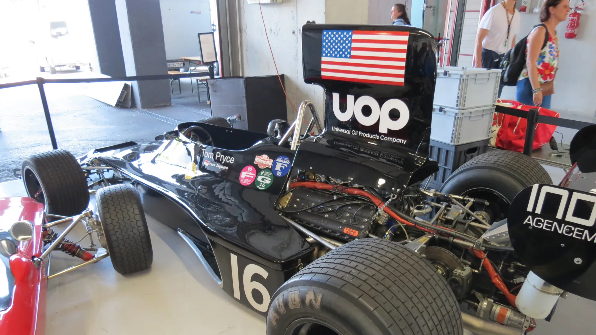 Anche la DN3 adottava il motore Ford-Cosworth DFV V8 da 3 litri, abbinato a un cambio Hewland a 5 rapporti