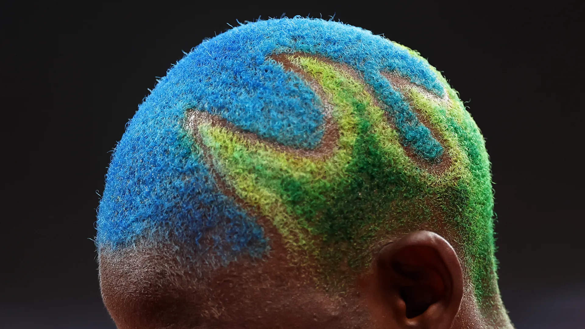 I capelli sopra sono tutti blu
