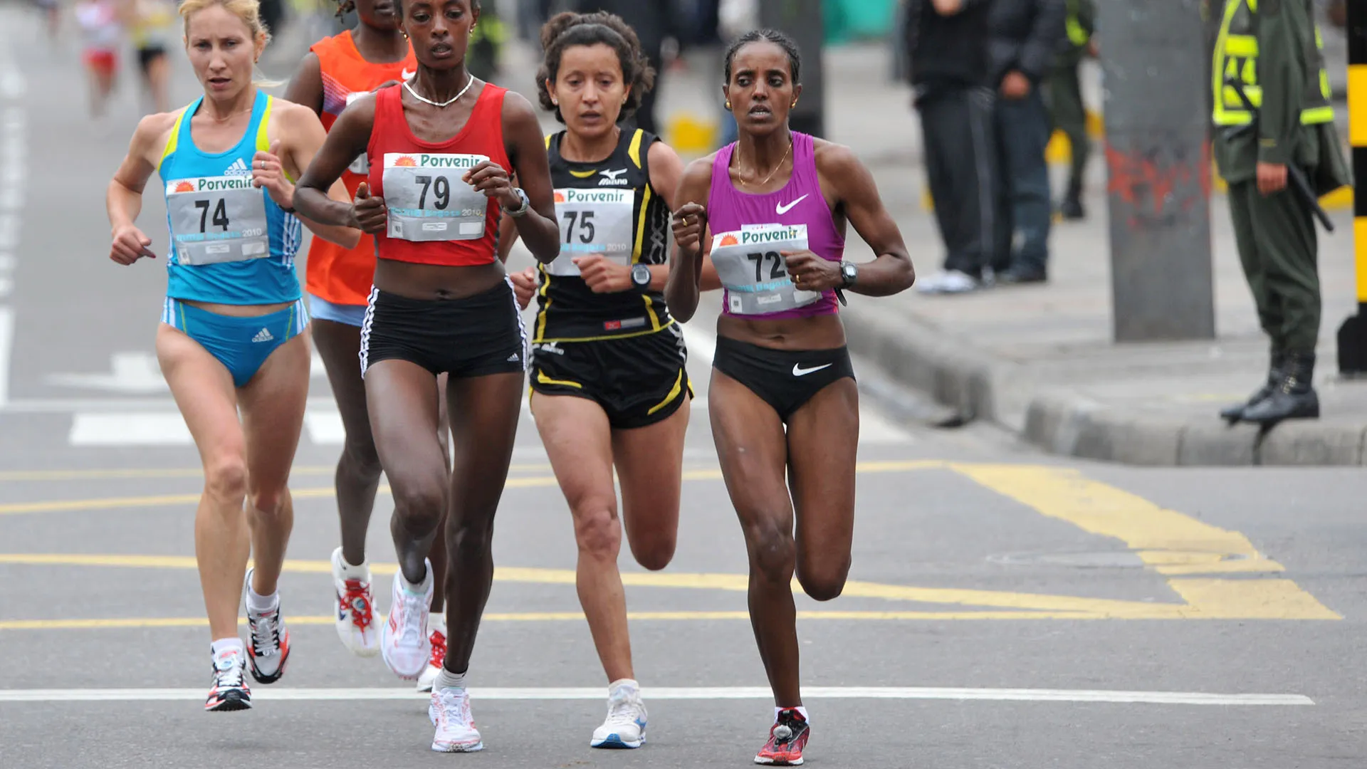 In carriera ha disputato 27 maratone, vincendo 12 volte