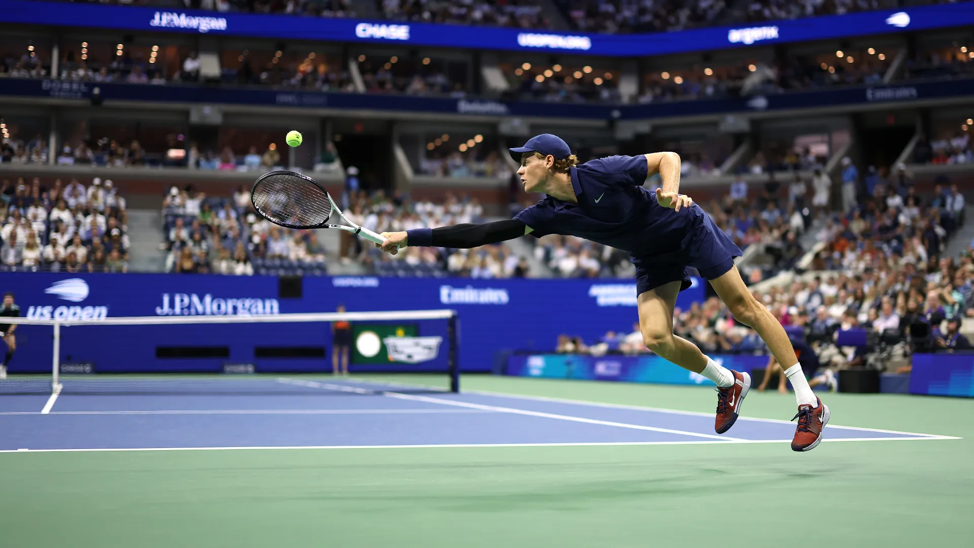"Le sue possibilità? 10: Ai miei occhi, è il chiaro favorito. Battere Alcaraz a Wimbledon gli ha dato un'enorme spinta mentale. L'equilibrio di potere è cambiato e ora scende in campo senza ombra di dubbio"