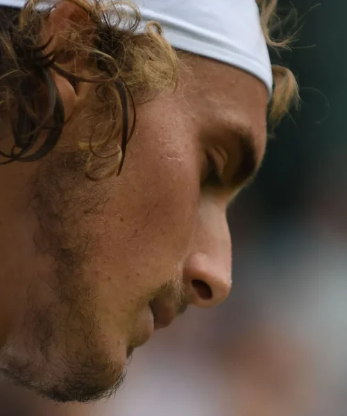 Stefanos Tsitsipas rivela il suo dramma: “Devo stare lontano dai social”. Foto
