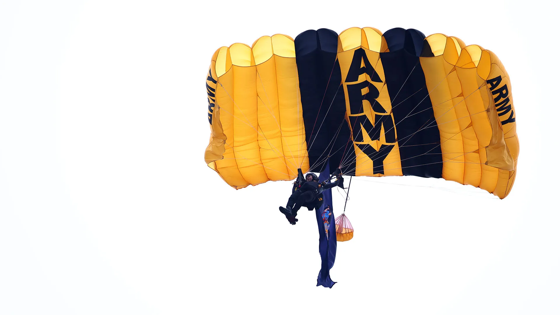 L'U.S. Army Golden Knights Parachute Team è la squadra ufficiale di paracadutismo acrobatico e agonistico dell'Esercito degli Stati Uniti