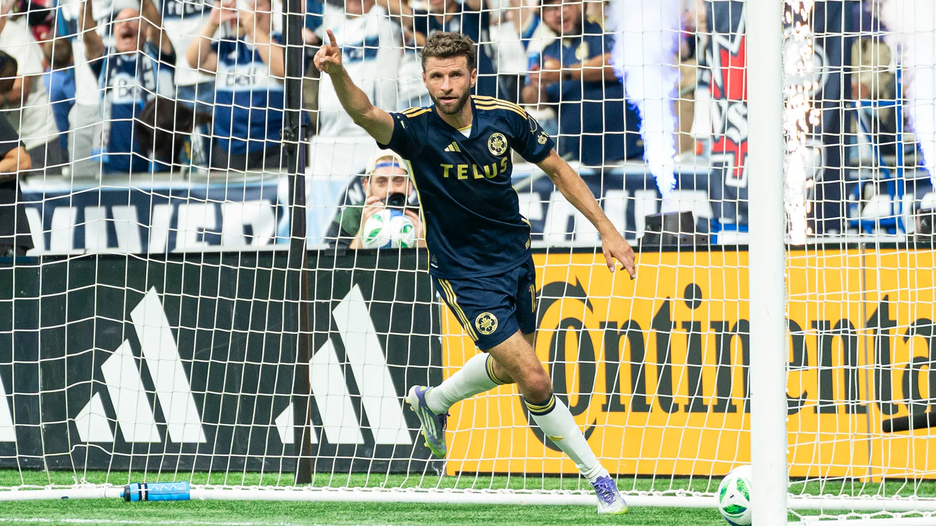 Müller ha segnato due gol su rigore nel primo tempo