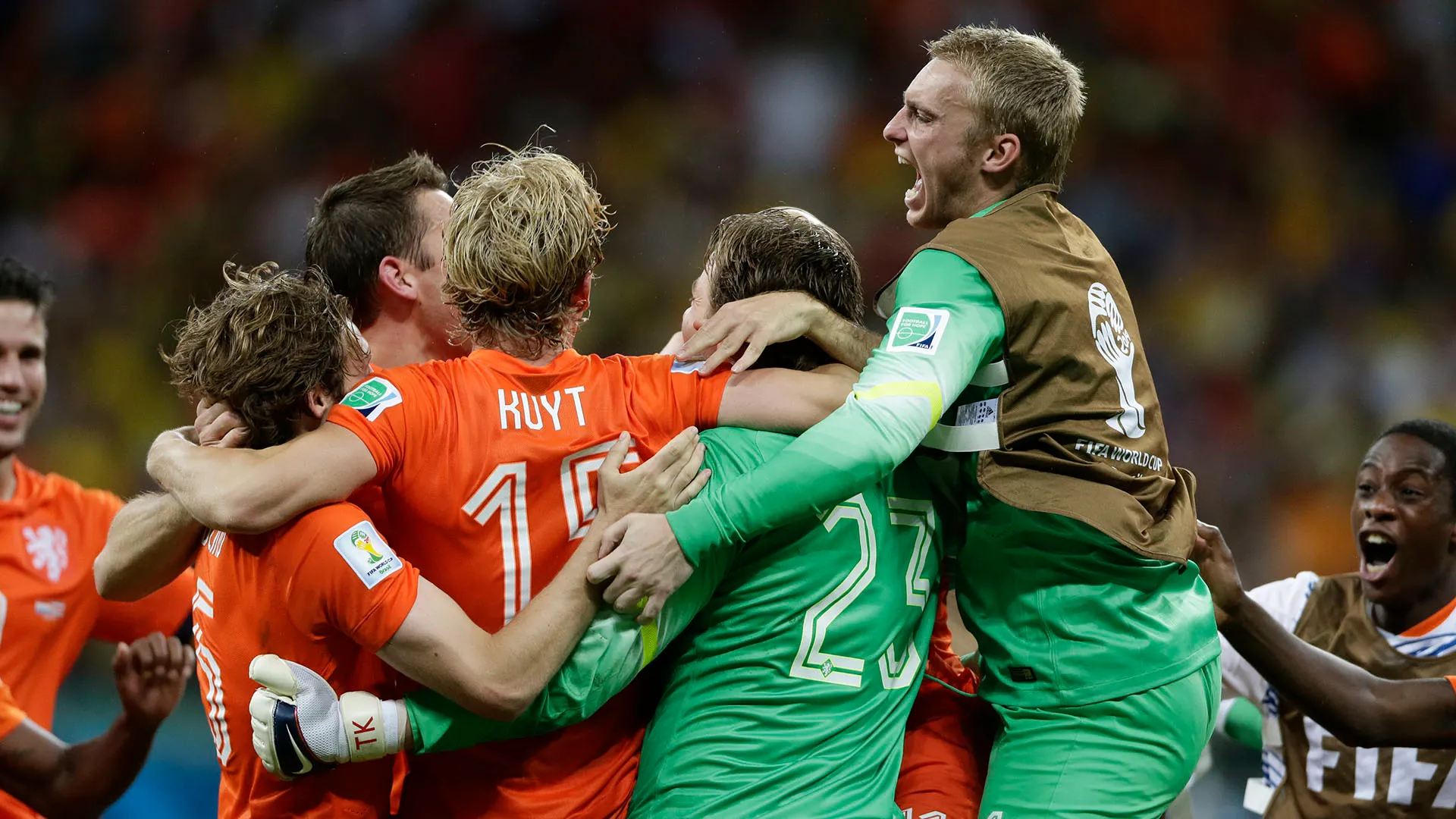 Subentrò all'ultimo minuto dei tempi supplementari a Jasper Cillessen e ai tiri di rigore respinse due tentativi della Costa Rica
