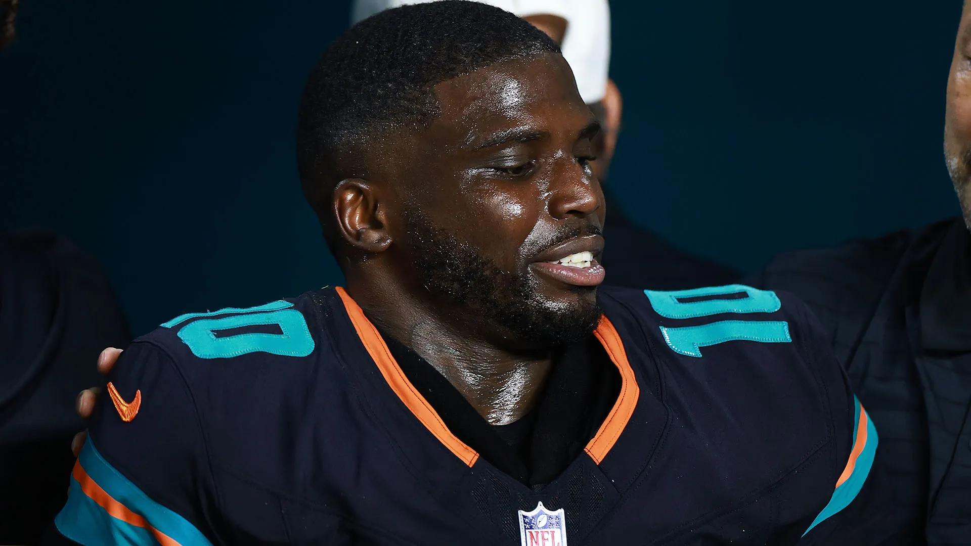 Hill è stato prontamente curato dal personale medico sia dei Dolphins che dei Jets
