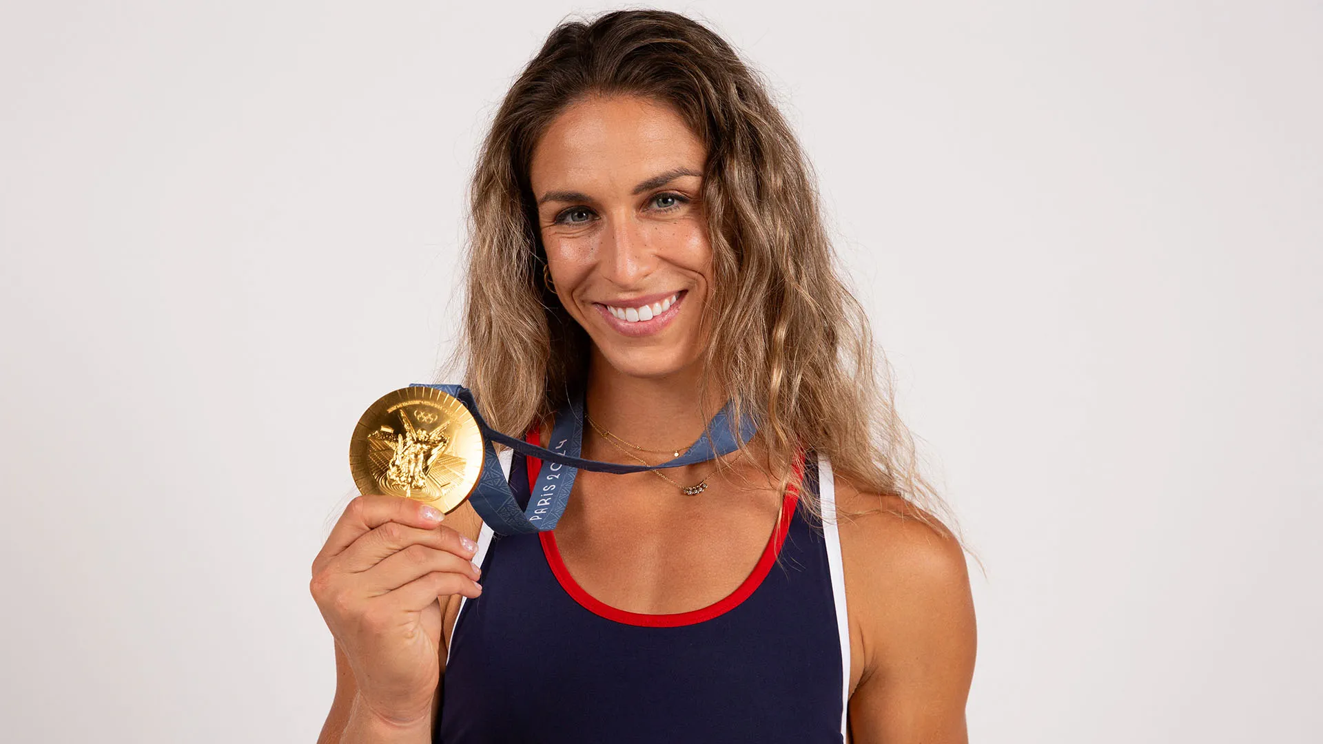 Nel 2014 ha conquistato la sua prima medaglia a livello internazionale: l'argento nel lancio del disco ai Mondiali juniores di Eugene
