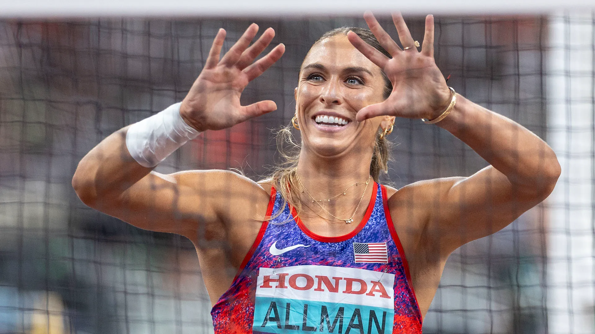 La stella ha vinto la medaglia d'oro nel lancio del disco ai Mondiali di atletica leggera di Tokyo
