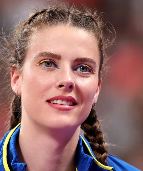 Yaroslava Mahuchikh perde il trono ma non l’orgoglio: le foto