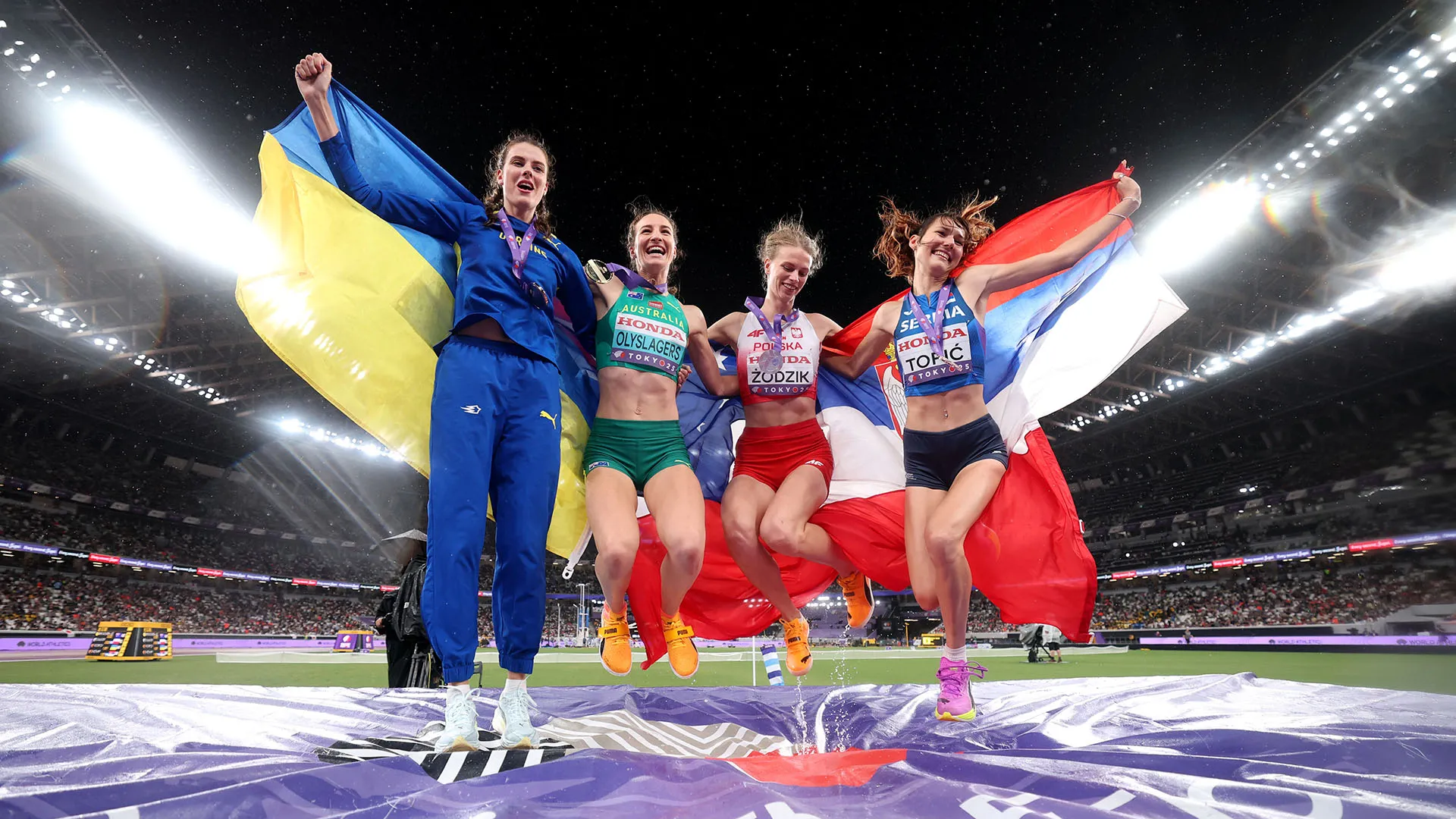 Yaroslava Mahuchikh, campionessa olimpica in carica, è stata battuta dall'australiana Nicola Olyslagers, medaglia d'oro e dalla polacca Maria Zodzik, argento
