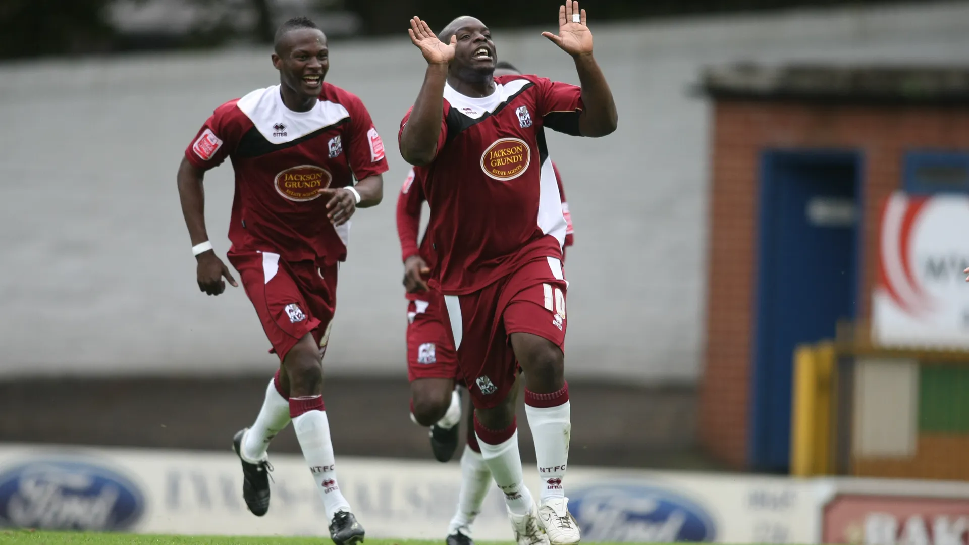 In carriera Adebayo Akinfenwa ha segnato una valanga di gol