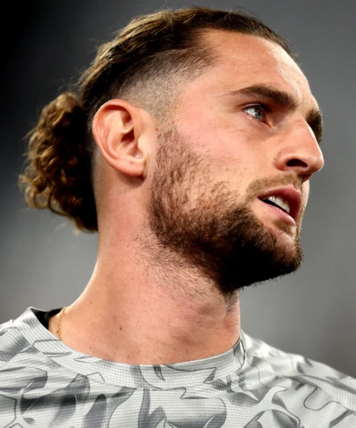 Milan senza pace, Adrien Rabiot verso un lungo stop: il francese è solo l’ultimo della lista