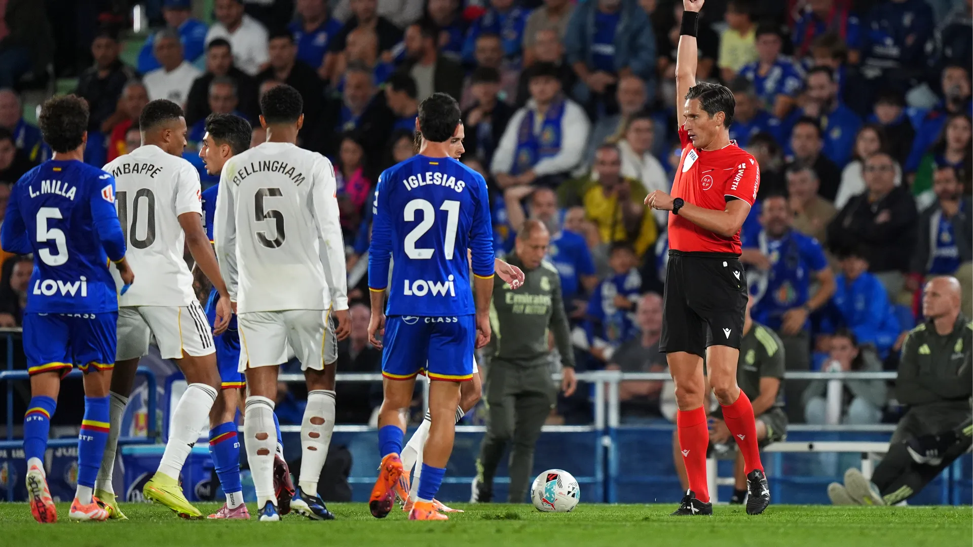 Il Getafe ha chiuso la partita in 9: espulso anche Alex Sancris