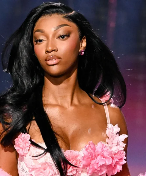 La stella del basket ruba la scena alle super modelle: le foto