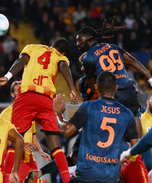 Anguissa trascina il Napoli a Lecce, Camarda sbaglia un rigore