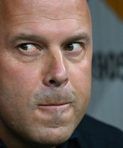 Non c’è pace per Arne Slot: nuovi problemi al Liverpool. Foto